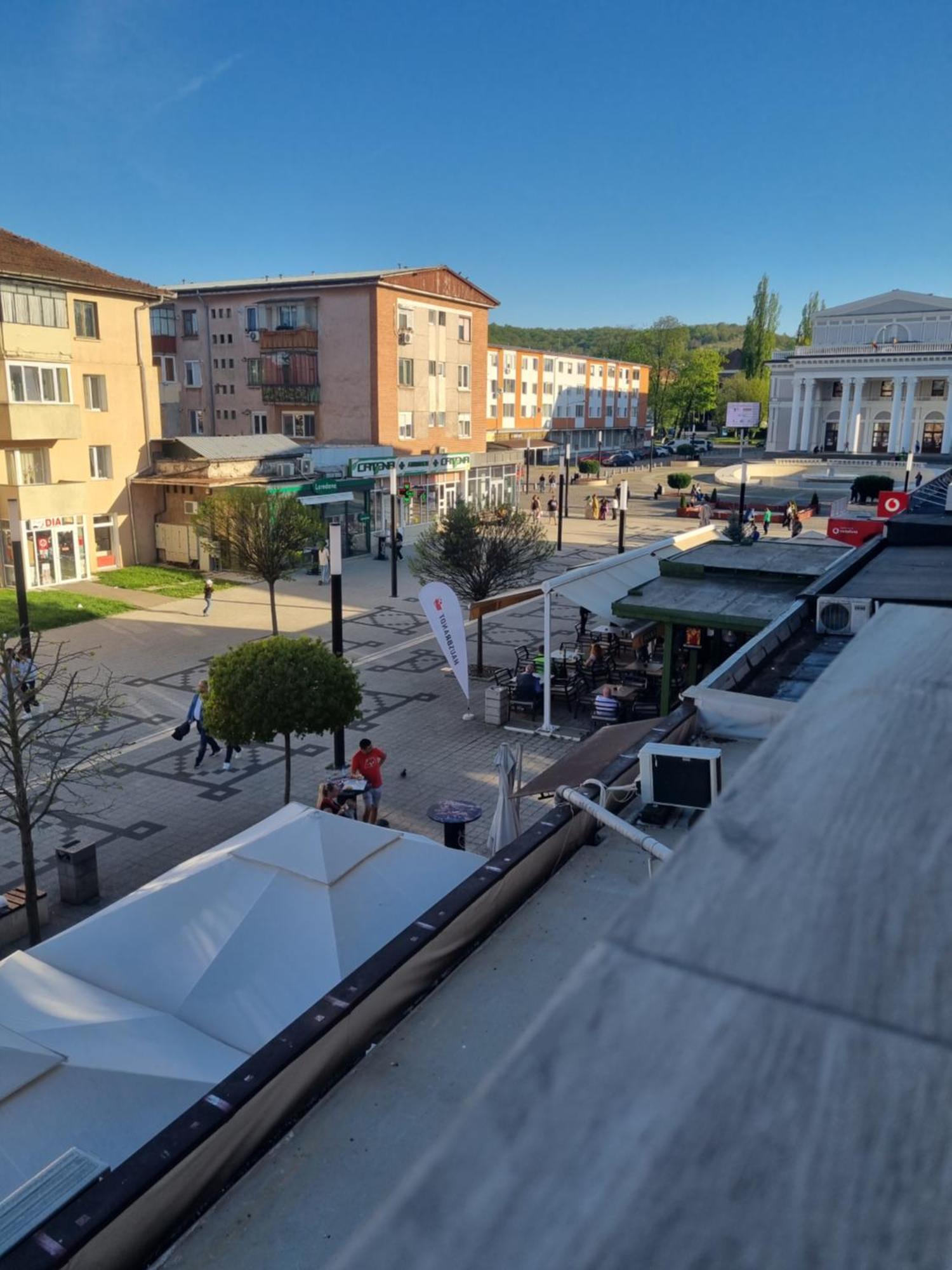 Apartament Central Pe Pietonala Nr2 Hunedoara Exteriör bild